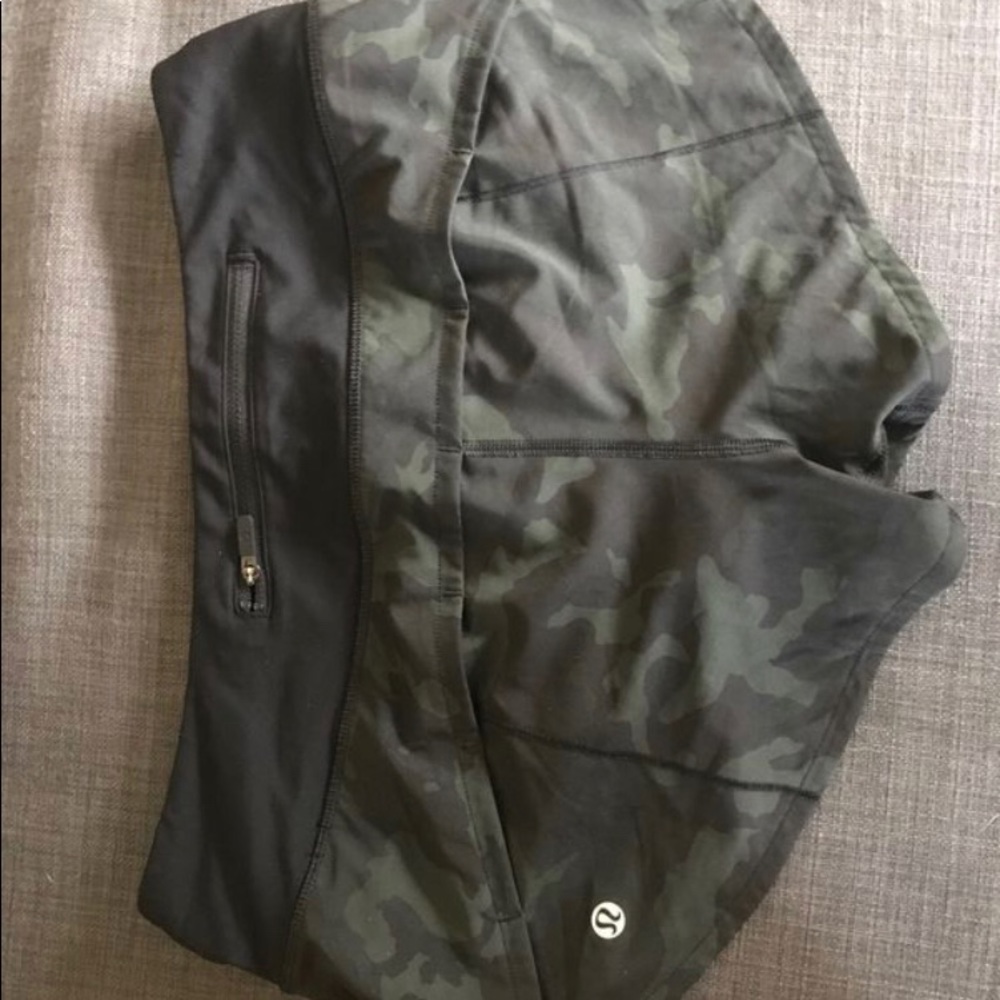 Lululemon Speed Up Short 
2.5" camo size 4 NWOT